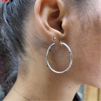Boucles d'Oreilles Créoles Simples Or Blanc 18 Carats