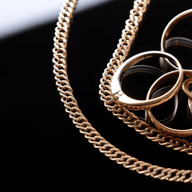 Entretien des bijoux en or : nos conseils pour les faire briller longtemps